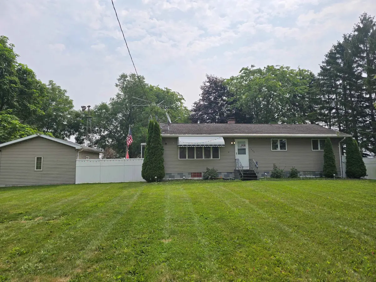 1560 N 8 Mile Road, Pinconning, MI 48650 - #1