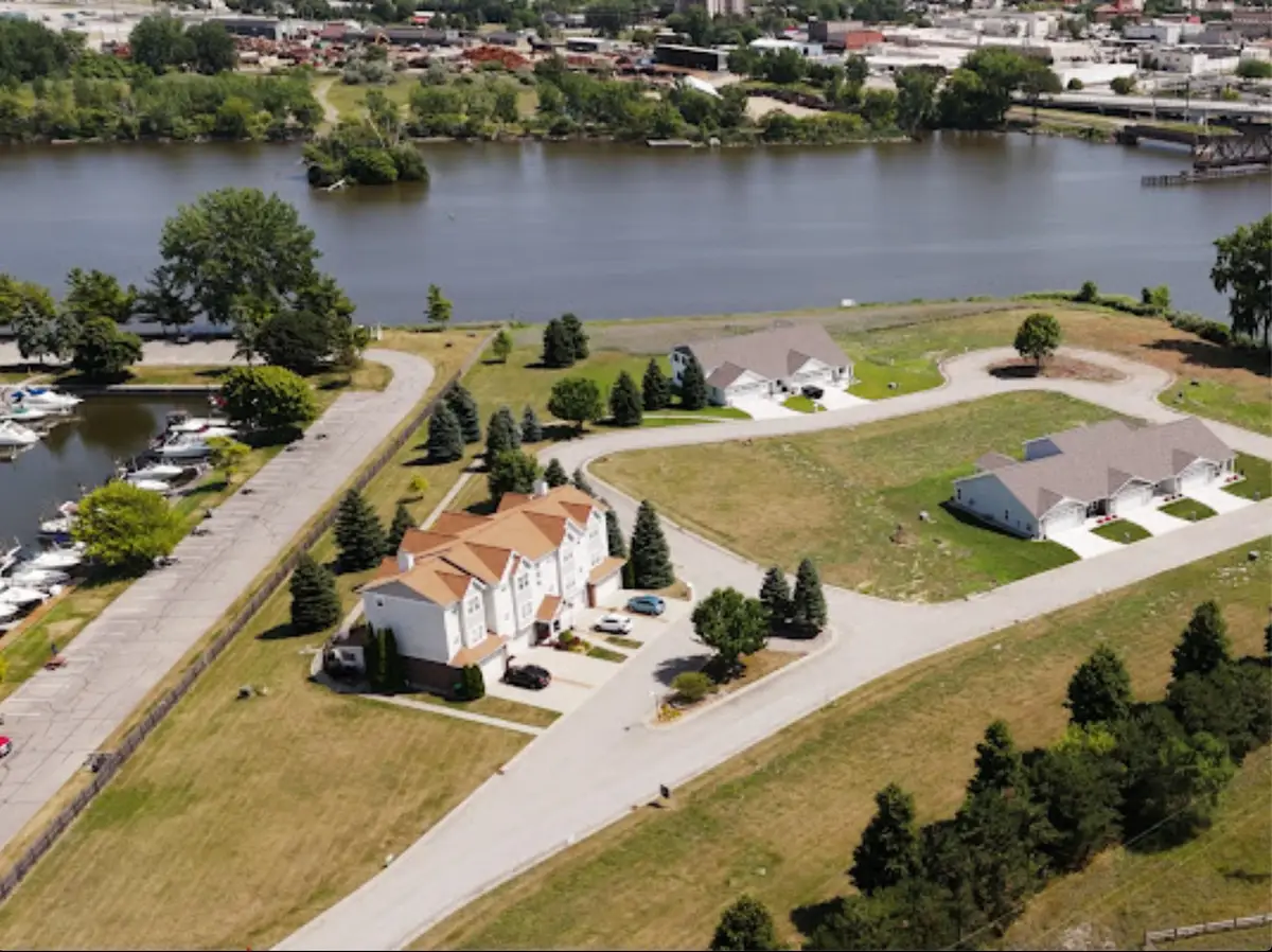33 OR 35 COVE Drive, Bay City, MI 48706 - #1