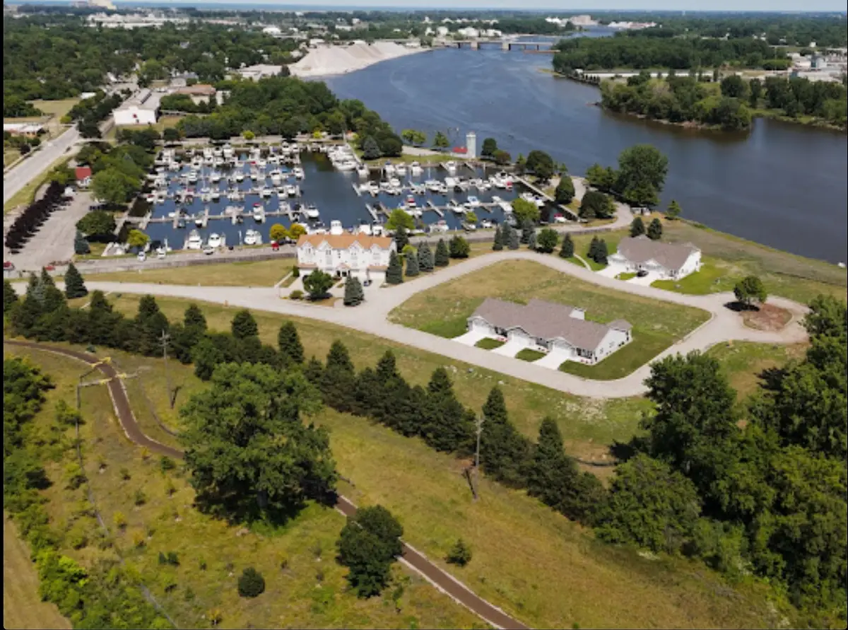 37 OR 39 COVE Drive, Bay City, MI 48706 - #1