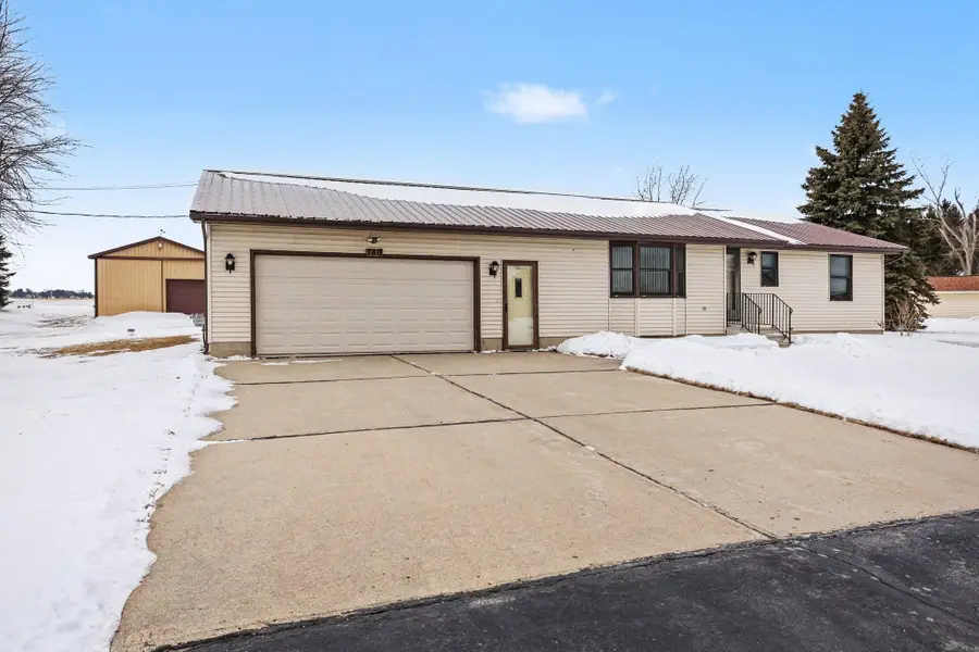 780 S Mackinaw Road, Kawkawlin, MI 48631 - #3