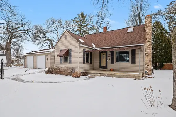 225 Lagoon Beach Drive, Bay City, MI 48706