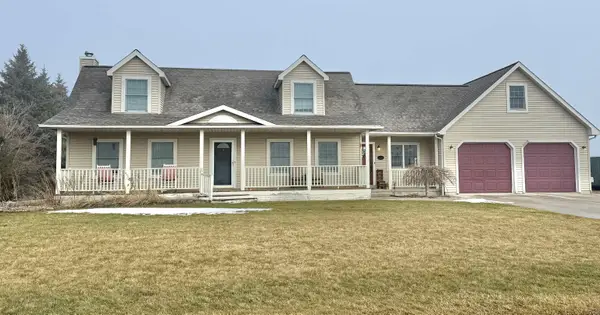 77 E BORTON Road, Essexville, MI 48732