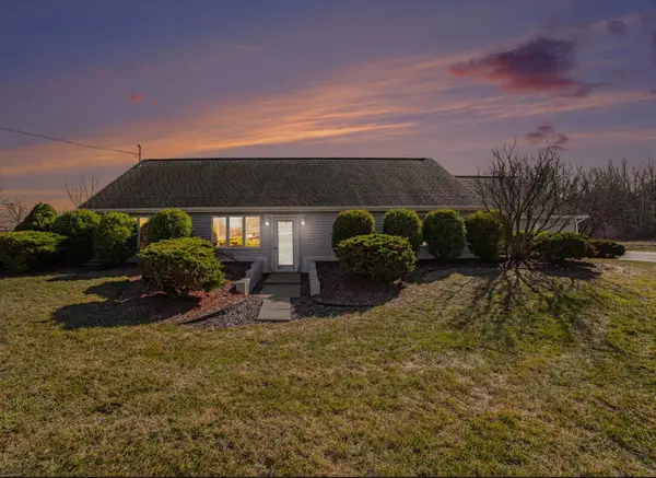 2302 E Brooks Road, Freeland, MI 48623-9422