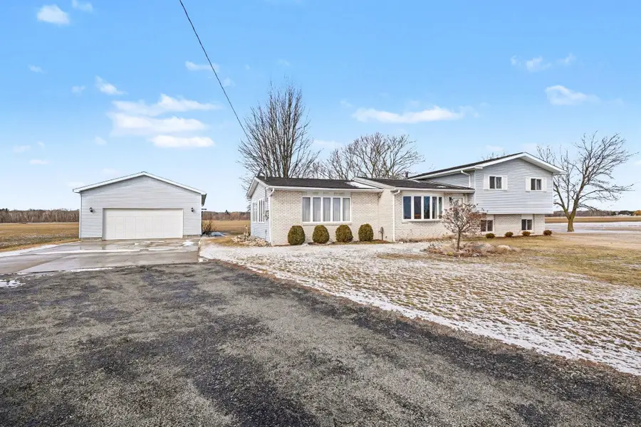 2419 N Tower Beach Road, Pinconning, MI 48650 - #2