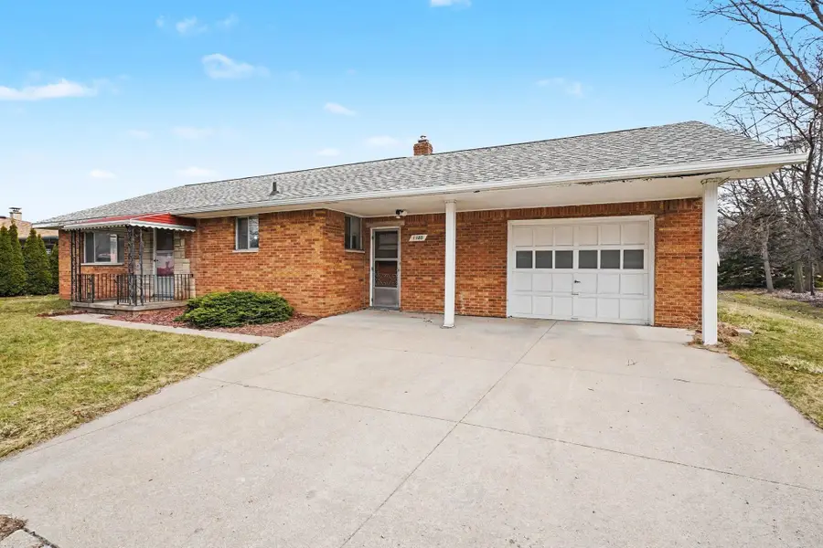 1105 S Trumbull Street, Bay City, MI 48708 - #2