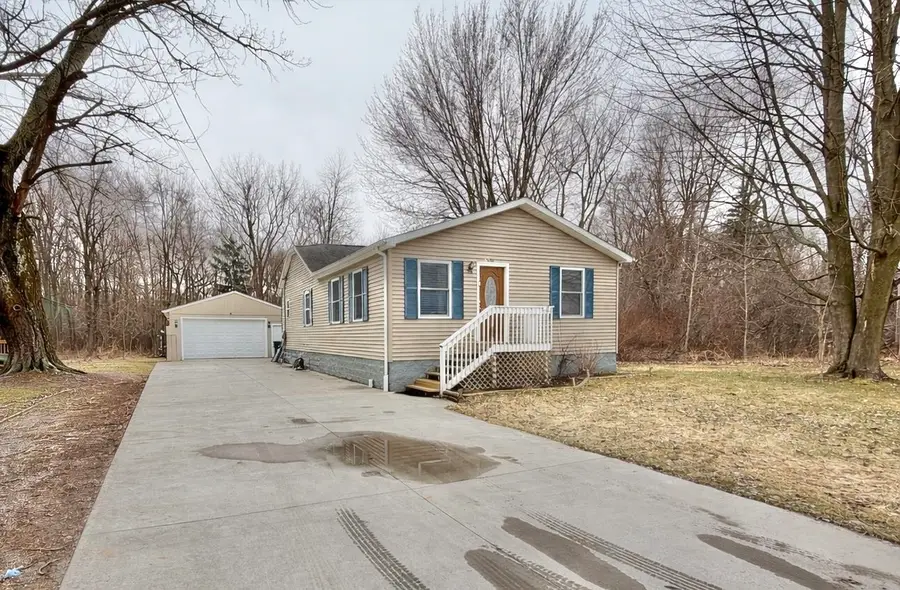 3814 LAURIA Road, Bay City, MI 48706 - #2