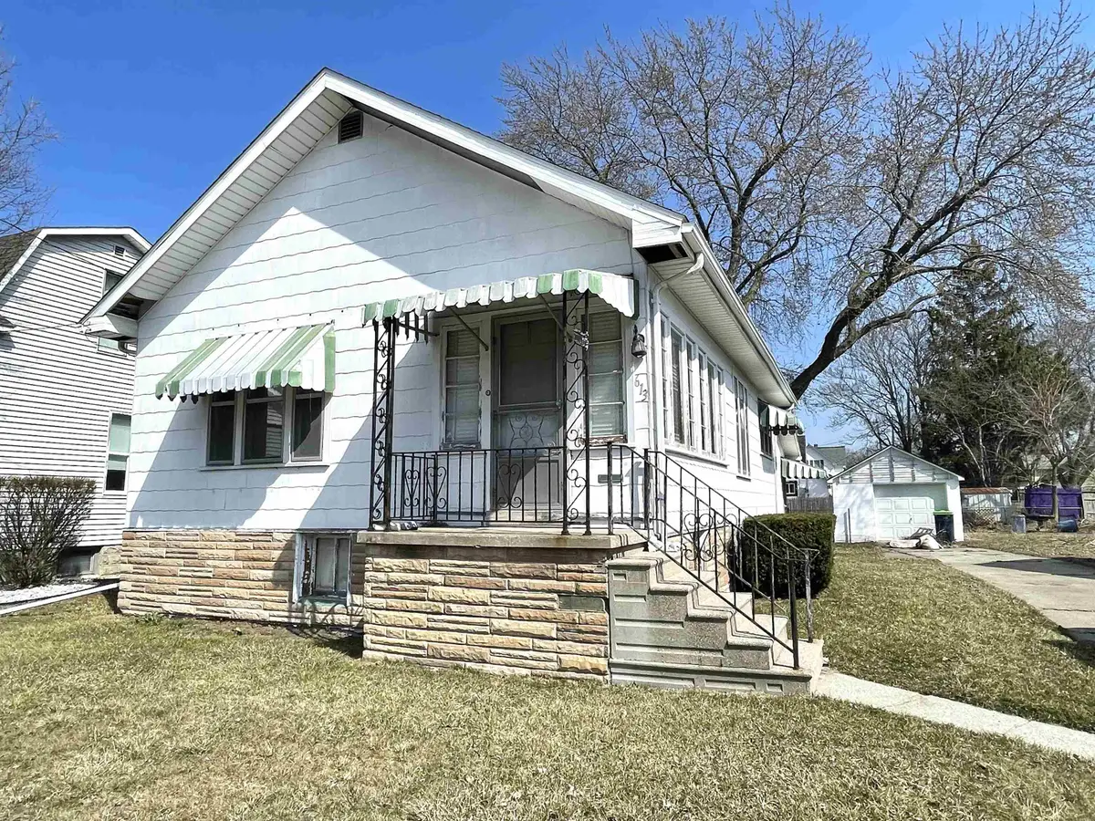 613 S Wenona Avenue, Bay City, MI 48706 - #1