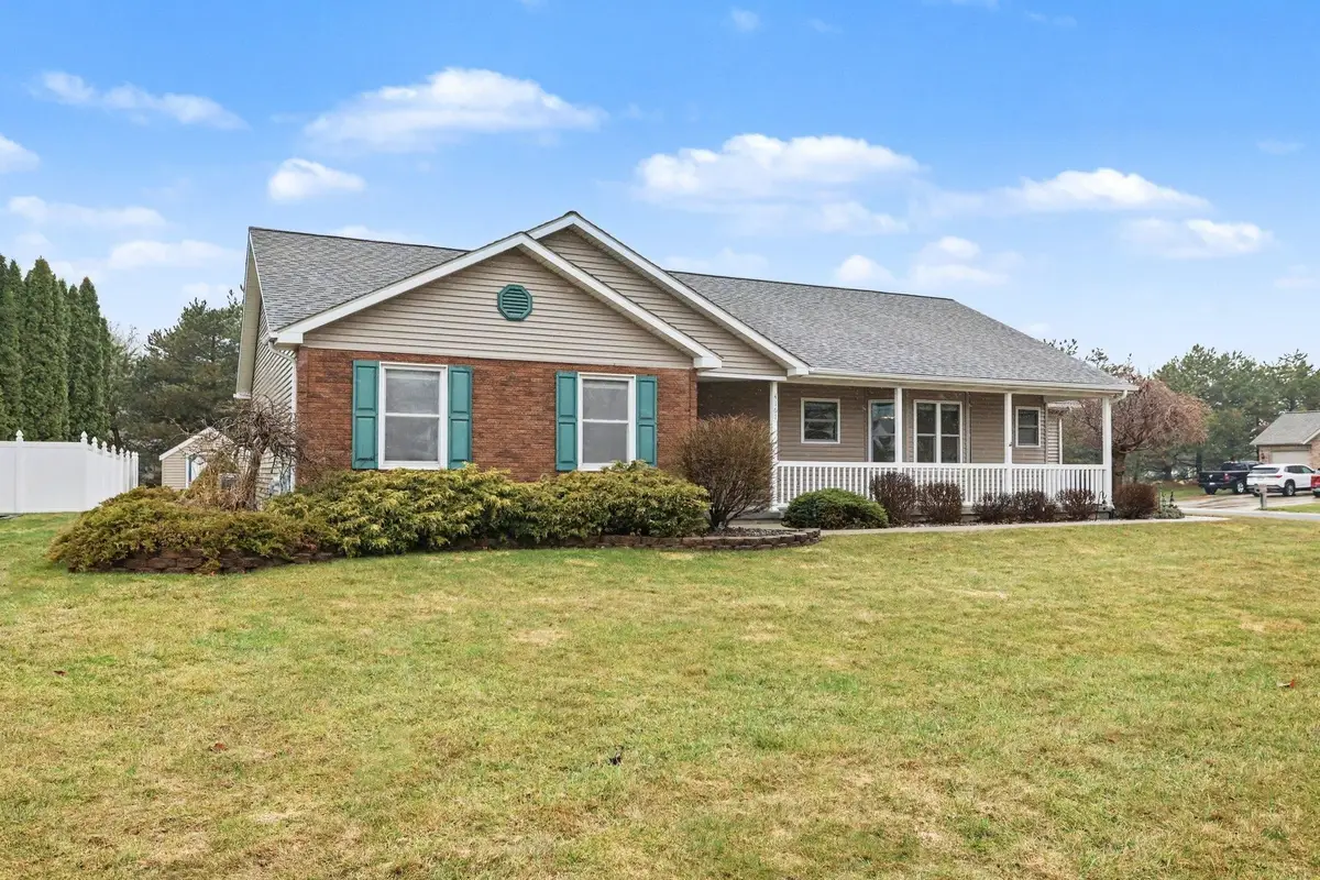 4167 W Crossings Road, Saginaw, MI 48603 - #1