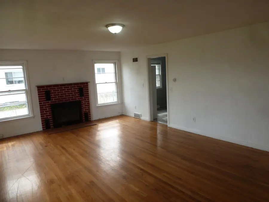 5064 Hess Street, Saginaw, MI 48601 - #3