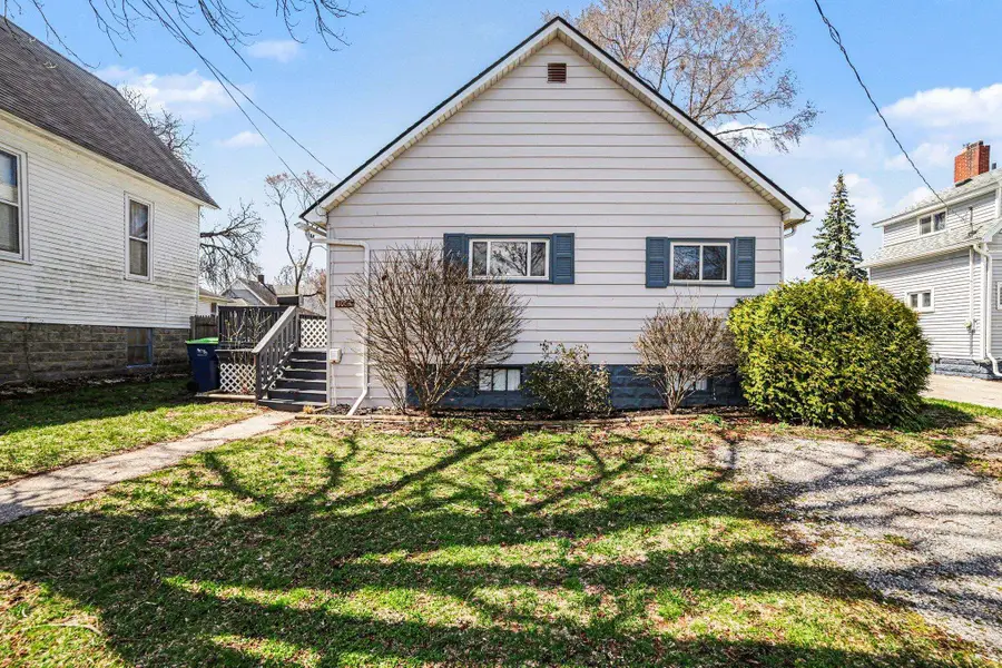 1003 N Linn Street, Bay City, MI 48706 - #2