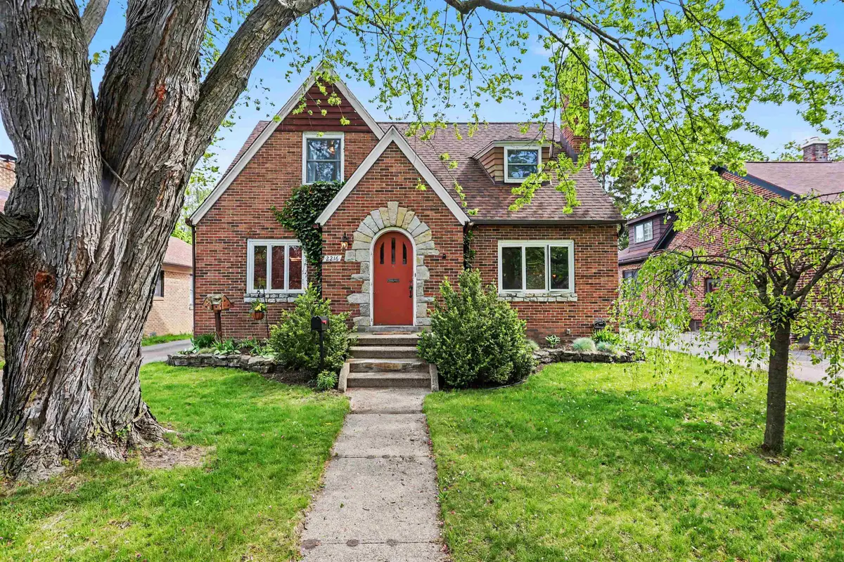 2216 Adams Boulevard, Saginaw, MI 48602 - #1