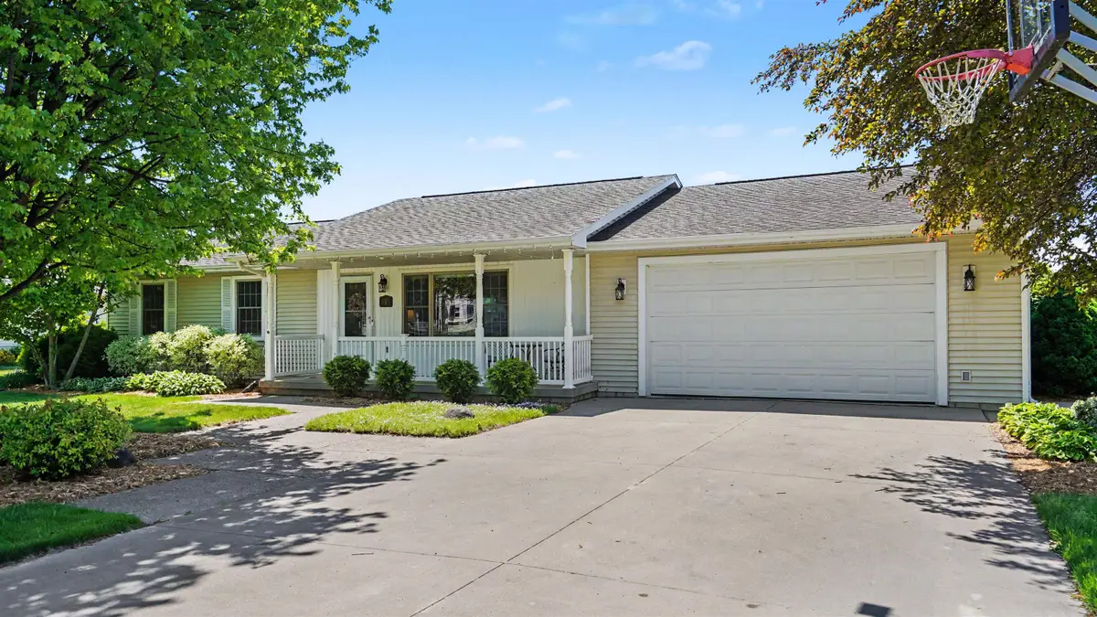 1195 W Hampton Road, Essexville, MI 48732 - #1