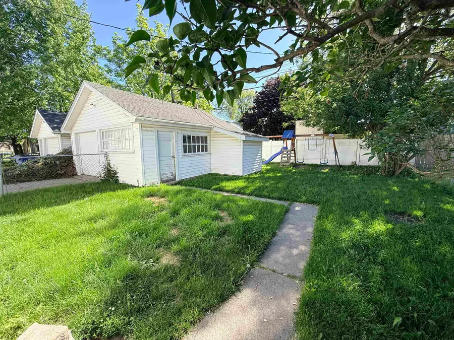903 S Monroe Street, Bay City, MI 48708 - #2