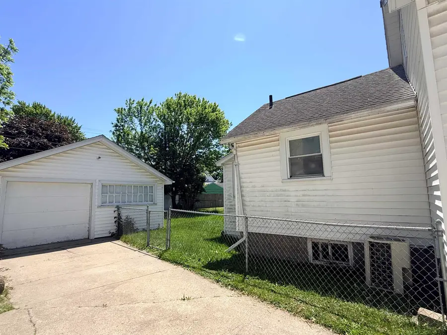 903 S Monroe Street, Bay City, MI 48708 - #3