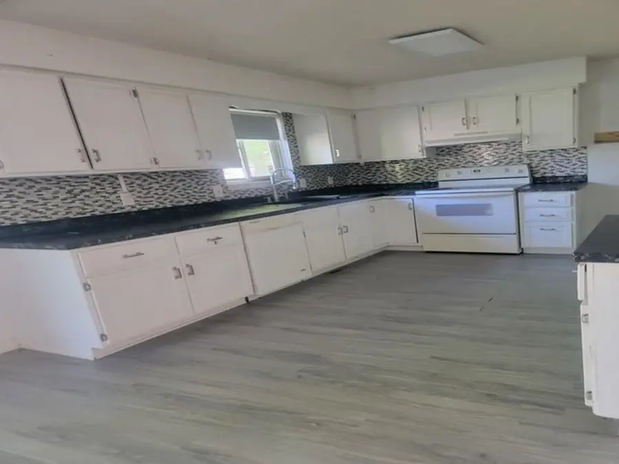 5147 Mackinaw Road, Saginaw, MI 48603 - #3