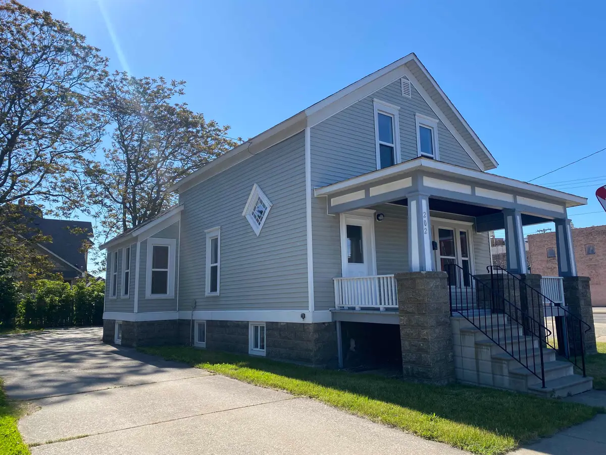 202 N Henry Street, Bay City, MI 48706 - #1