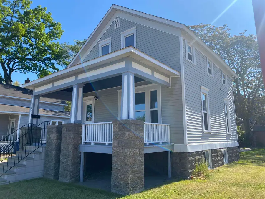 202 N Henry Street, Bay City, MI 48706 - #2