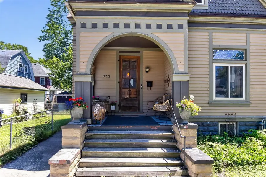 912 N McLellan Street, Bay City, MI 48708 - #2