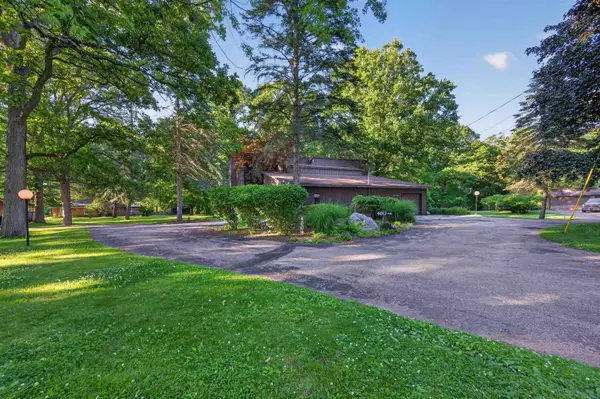 4008/4012 Pfeiffer Court, Midland, MI 48640
