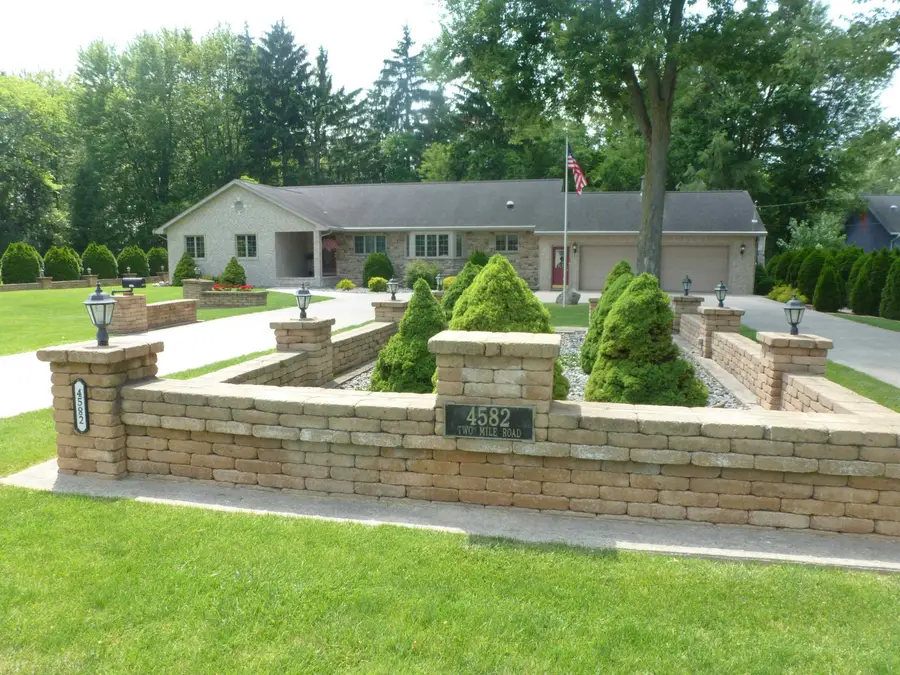 4582 S 2 Mile Road, Bay City, MI 48706 - #3