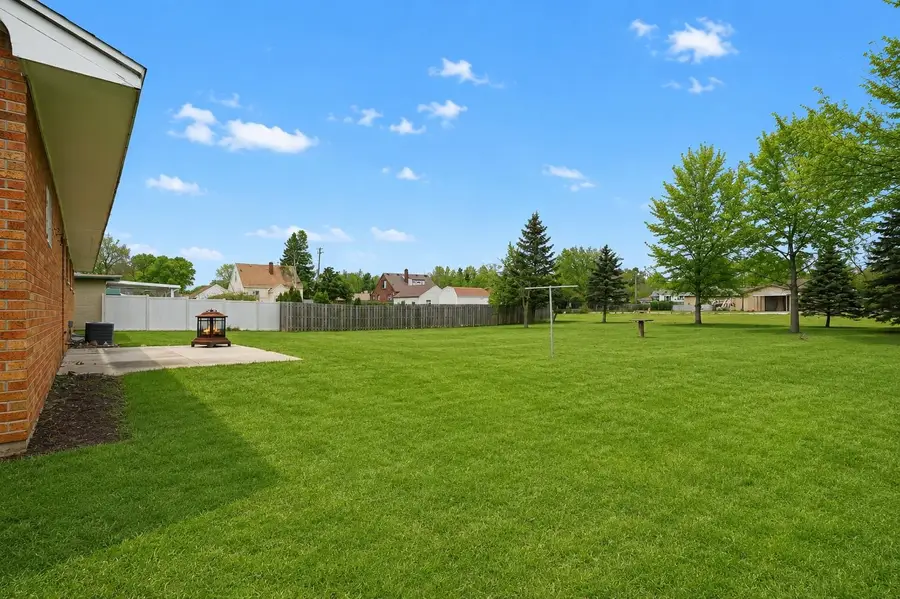 1105 S Trumbull Street, Bay City, MI 48708 - #3