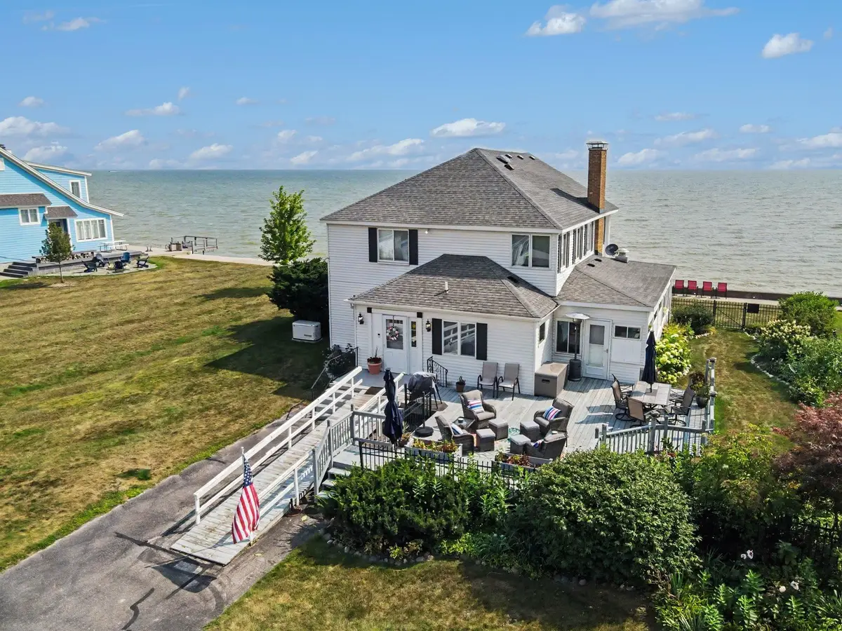 705 S Linwood Beach Road, Kawkawlin, MI 48631 - #1