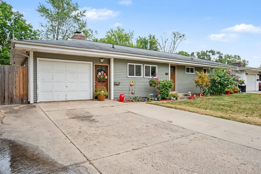 1044 E Washburn Place, Saginaw, MI 48602-2954 - #2