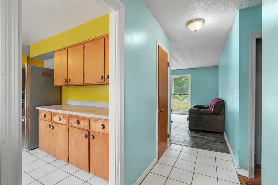 1044 E Washburn Place, Saginaw, MI 48602-2954 - #3
