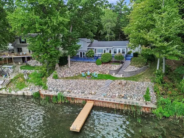 3366 N Lakeside Drive, Sanford, MI 48657-9473