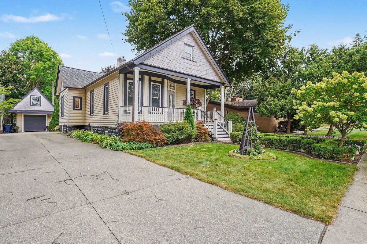 2135 6th Street, Bay City, MI 48708 - #1