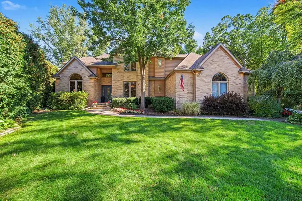 6210 Woodview Pass, Midland, MI 48642