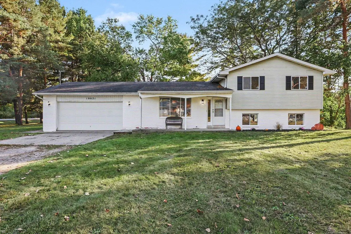 10021 Briarwood Lane, Freeland, MI 48623 - #1