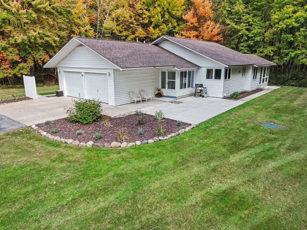 3416 N Sturgeon Road, Midland, MI 48642 - #1