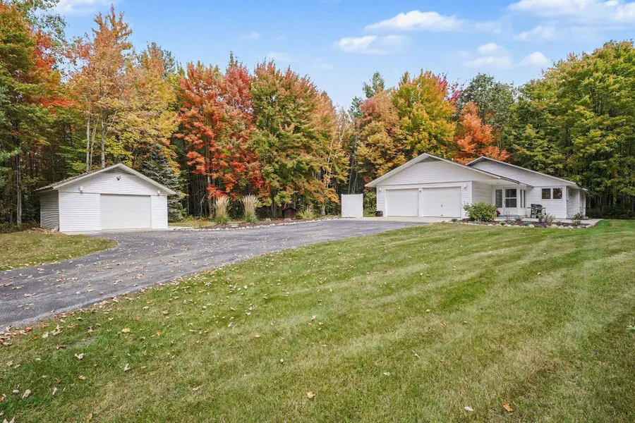 3416 N Sturgeon Road, Midland, MI 48642 - #2