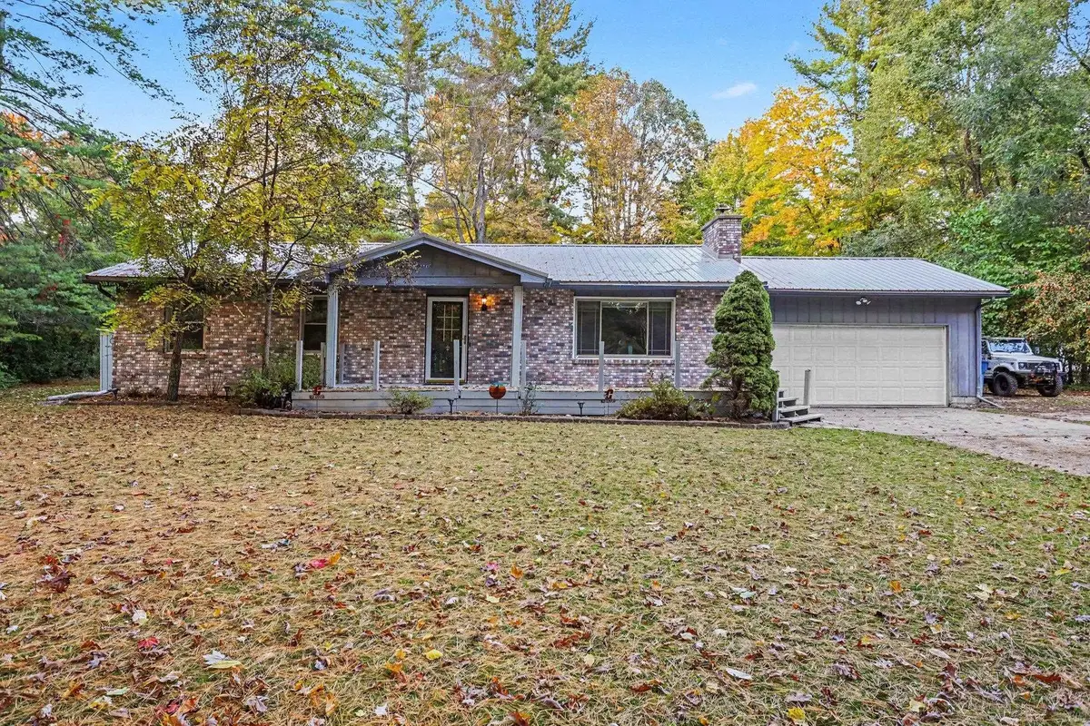 468 W Tittabawassee Street, Sanford, MI 48657 - #1