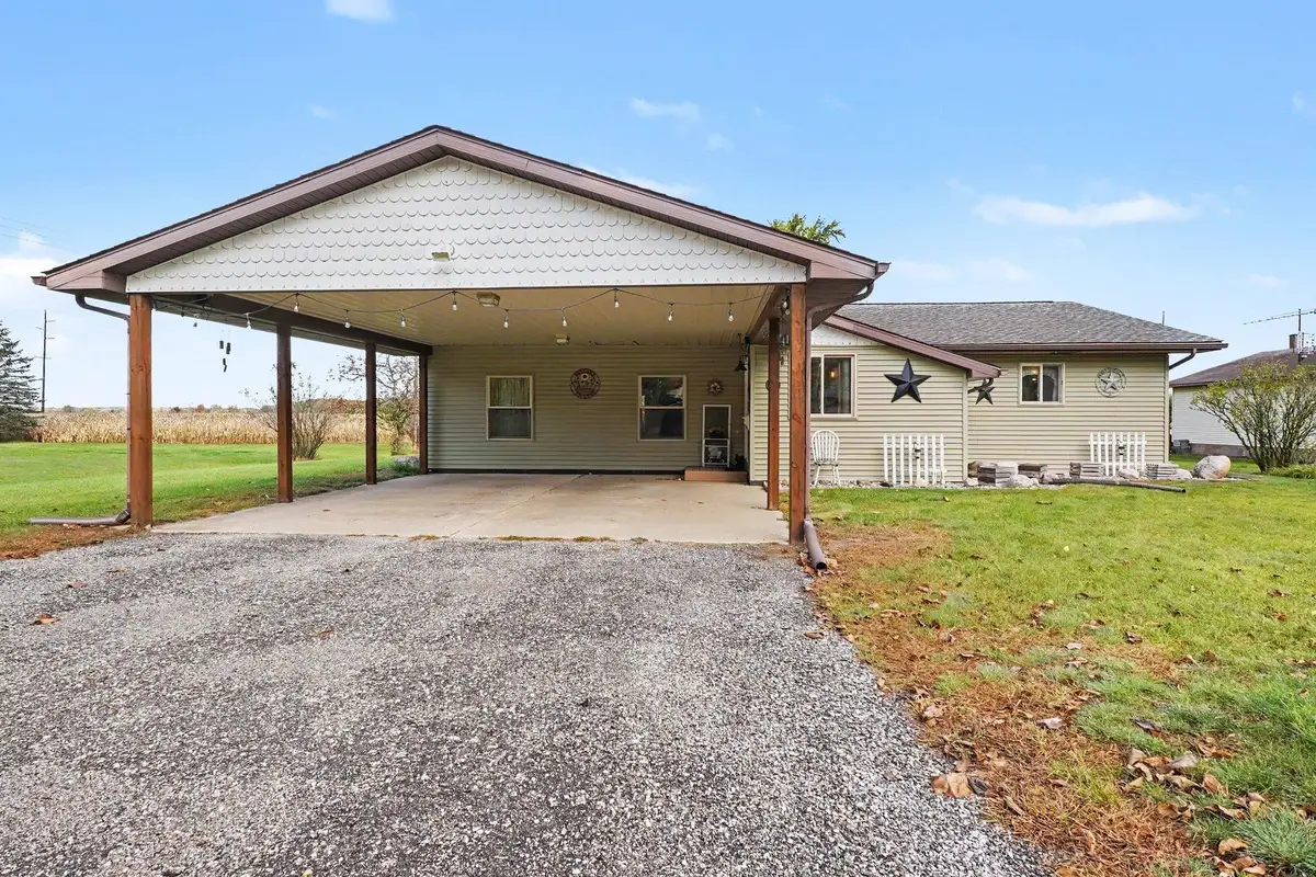736 W Parish Road, Kawkawlin, MI 48631 - #1
