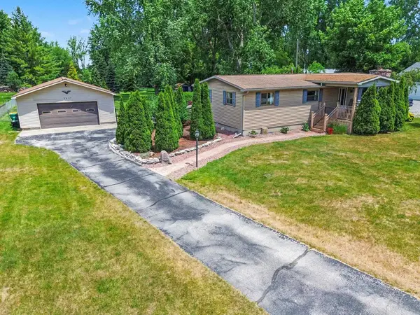 2437 Amelith Road, Bay City, MI 48706