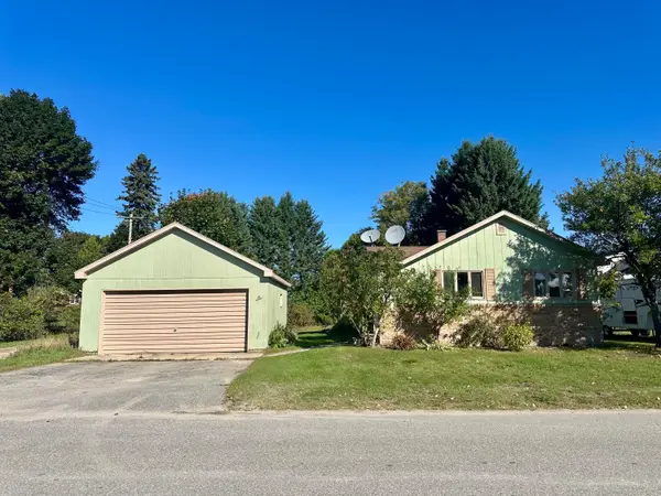 111 E Ave C, Newberry, MI 49868