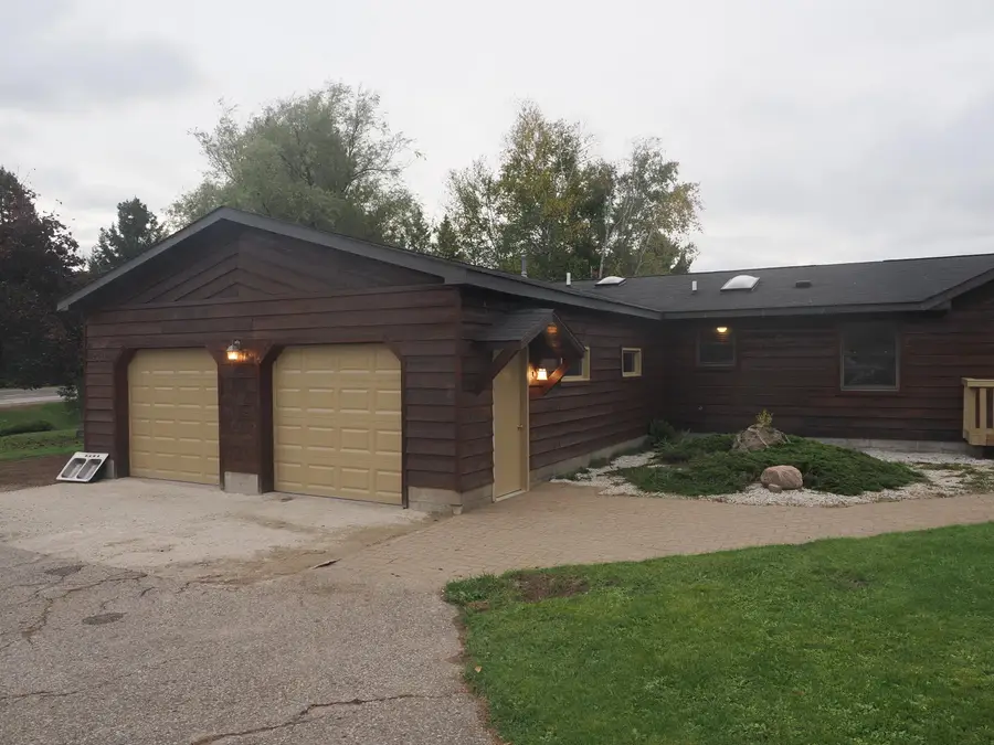 2039 Riverside Dr, Sault Sainte Marie, MI 49783 - Image #2