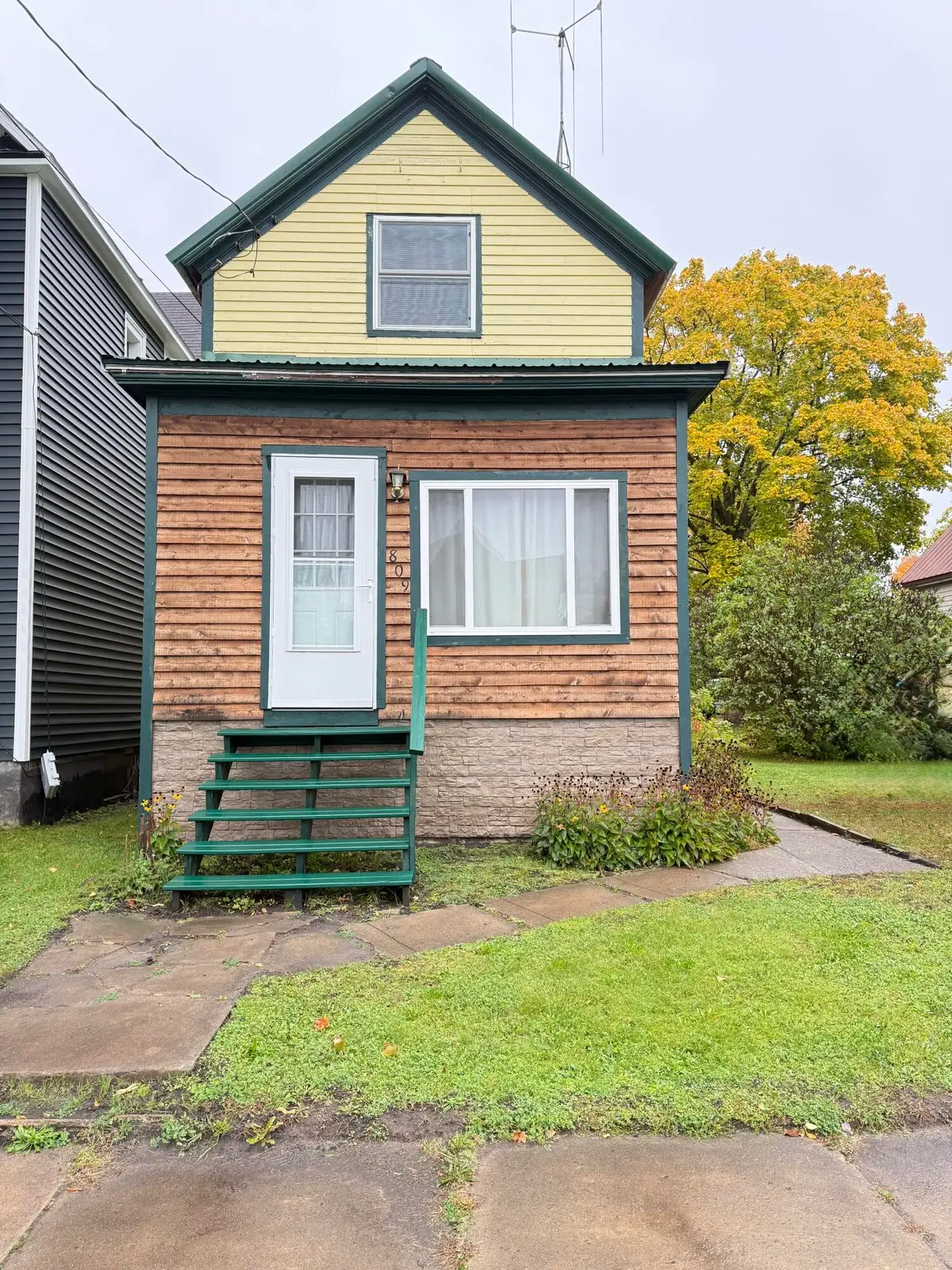 809 Young St, Sault Ste Marie, MI 49783 - Image #1