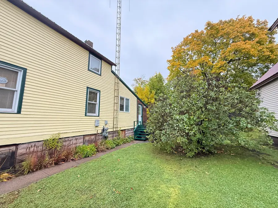 809 Young St, Sault Ste Marie, MI 49783 - Image #2