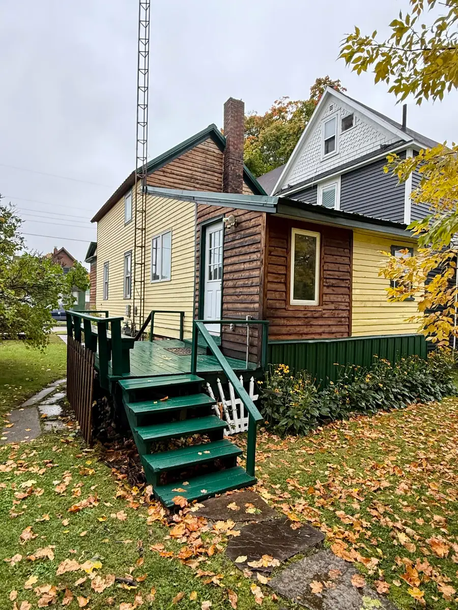 809 Young St, Sault Ste Marie, MI 49783 - Image #3