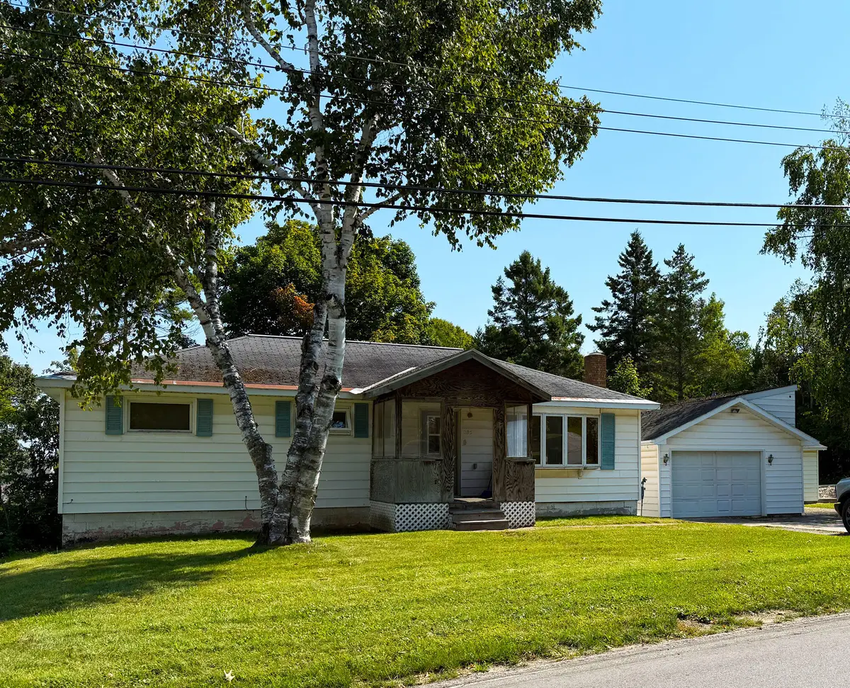 285 Chambers St, Saint Ignace, MI 49781 - Image #1