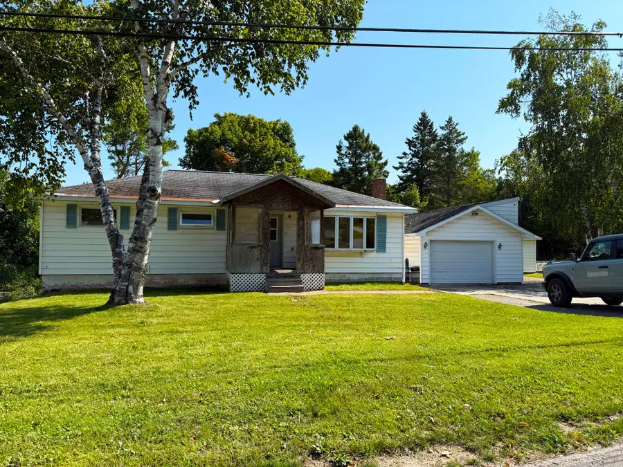 285 Chambers St, Saint Ignace, MI 49781 - Image #2