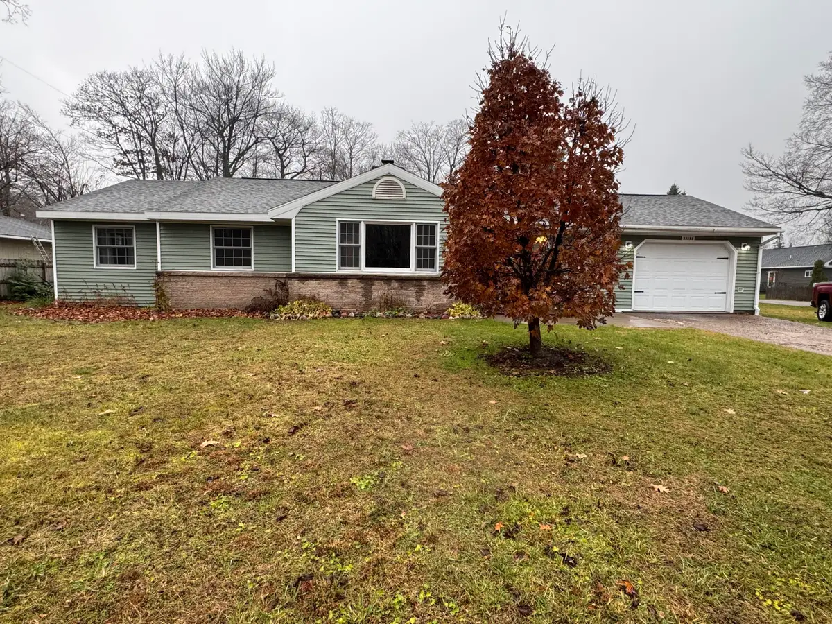 3358 S Oakwood Dr, Sault Sainte Marie, MI 49783 - Image #1