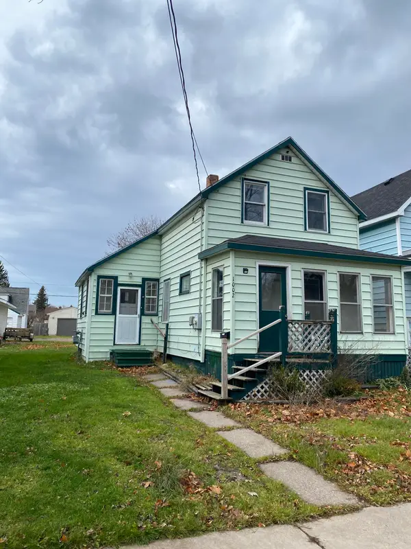 1002 Superior St, Sault Ste Marie, MI 49783