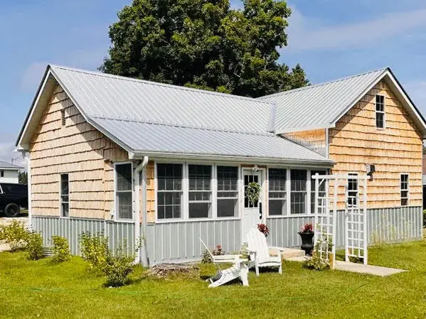 11664 W Lake St, Naubinway, MI 49762