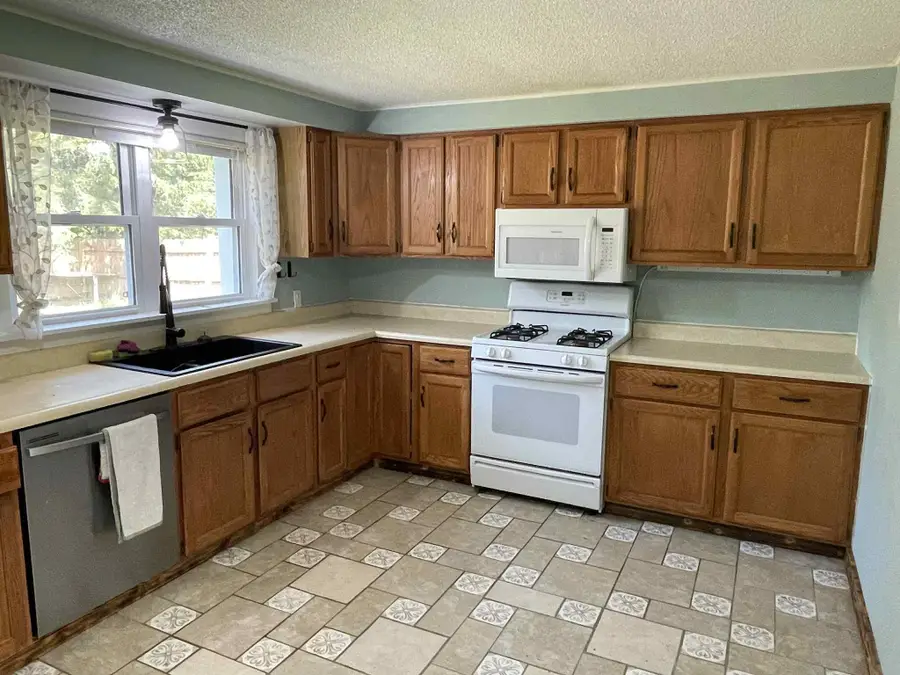 998 W Us-23 Hwy, Cheboygan, MI 49721 - #3