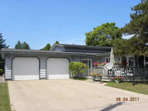 18 Fairway Dr, Kincheloe, MI 49788