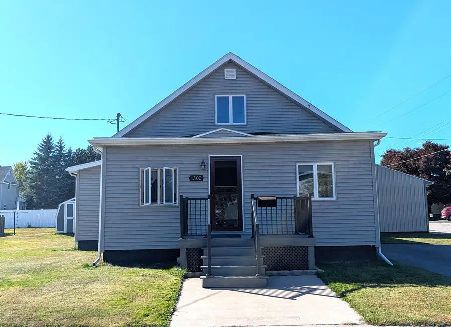 1302 Young St, Sault Ste Marie, MI 49783 - #3